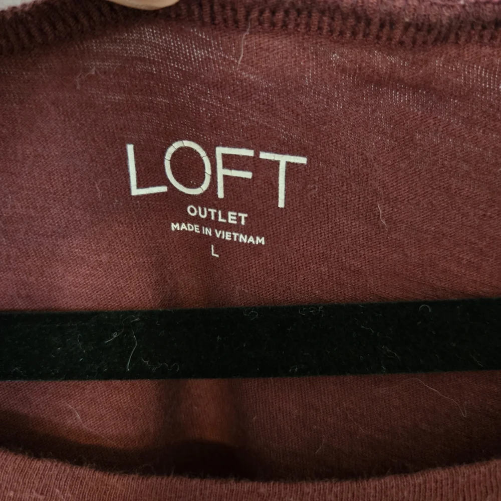 LOFT Maroon Tee with Gold & White Bird Design - Picture 3 of 3